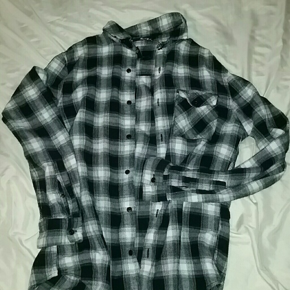 Black & white plaid flannel - Picture 2 of 3